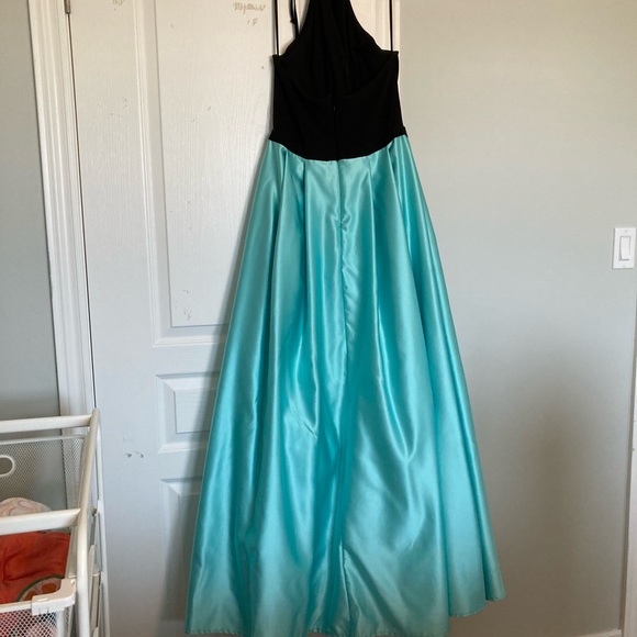 Black and Blue Prom/Grad Dress - Picture 3 of 16